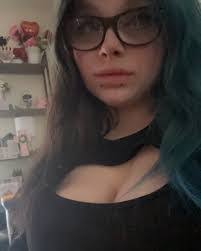 Michelle Landreth's Instagram, Twitter & Facebook