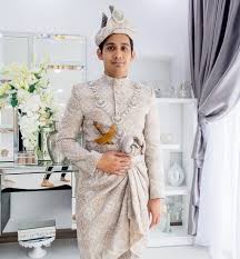 Vera kebaya hijau lumut pengantin wanita pakaian pernikahan gaun renda for more information and source, see on this link : 21 Baju Pengantin Lelaki Menarik Tema Warna Khas Untuk Raja Sehari