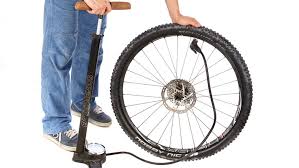 Wie Wechsle Ich Am Mountainbike Einen Reifen Mountainbike Magazin De In 2020