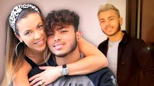 El pasado viernes uberto bondoni y la mamá de vanessa guzmán tuvieron un aparatoso accidente automovilístico en el paso texas, fue culpa de otro carro que pr. Hijo De Vanessa Guzman Ya Tiene 21 Anos Se Acaba De Graduar Y Asi Luce Famosos Univision