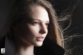 Après Deux Mains » pour Ursula Lemarchand