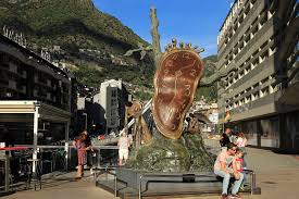 / æ n ˌ d ɔːr ə l ə ˈ v eɪ j ə /, us: Andorra La Vella Destination City Guides By In Your Pocket
