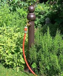 Dieser Nostalgische Standbrunnen Sieht Aus Wie Ein Antikes Dekostuck Und Versorgt Ihren Garten Mit Wa Wasserhahn Garten Wasserzapfstelle Wasserzapfsaule Garten