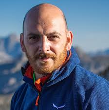 ▻Il Re◅ 📍Pion da Charm, Ostana (CN). 🇮🇹 Ero andato il giorno prima al  Pion da Charm, sopra Ostana. Uno dei luoghi ideali per ammirare il Monviso  in tutta la sua maestosità.