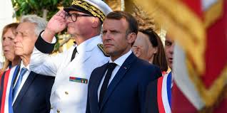 C'est une adaptation française, par jil et jan, de la chanson shake the hand of a fool, initialement interprétée par titus turner (en). Emmanuel Macron Appelle Les Francais A Se Reconcilier Et Fustige La Resignation