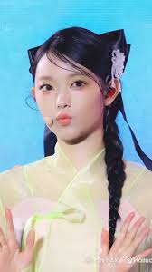 NewJeansのヘリンが楽しむ面白いAI変顔動画