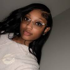 What time is the Laurel parade?