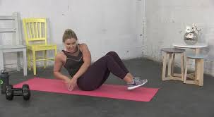 Neben den bauchmuskeln wird auch die. The Biggest Loser Video Sophia Thiels Training Russian Twist Fur Die Bauchmuskeln Sat 1