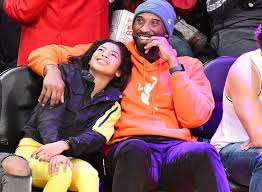 Kobe bryant with his daughter gianna at the wnba all star game at mandalay bay events center in las vegas in july 2019. Kobe Bryant Daughter Die In Helicopter Crash 3 Bodies Recovered
