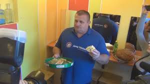 Fekete lászló egy közös edzésre, és közben mesélt például arról is, hogy mi volt az a. Fekete Laszlo Vs Gyor Legnagyobb Hamburgere 1 0 Fotok Kisalfold