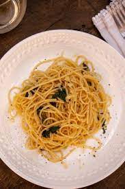 Simple Garlicky Butter Pasta Is A Timeless Italian Classic Recipe Cooking Recipes Butter Pasta Vegetarian Vegan Recipes