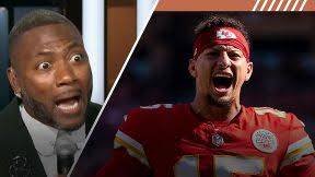 Efrem Johnson drills 3-pointer to cut into Charlotte's lead