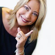 Esther Levin's Instagram, Twitter & Facebook