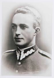 I talked about this pen in another post. Here is the story behind one of my  most prized pens. Andy Kyle was a crew chief