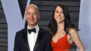 3 hours ago · jeff bezos is taking the billionaire space race to the next level. Amazon Chef Bezos Trennt Sich Erst Von Frau Dann Von Aktien Aktuell Amerika Dw 06 07 2019