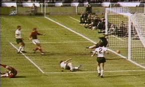 Le but le plus controversé de l'histoire du foot ! Anecdotes Curiosites De La Coupe Du Monde En Angleterre 1966