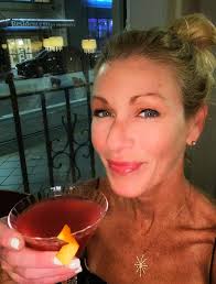 🍸Cheers to me! “Please let me reintroduce myself!” #CEO #FITFIXNOW #SLAY  🍾🍾🍾 Blake Hoffmeyer Jane Allen Curth FitFixNow
