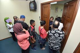 Melaksanakan tugas presiden mahasiswa dalam mengorganisir dan mengkoordinir kegiatan operasional divisi hubungan keorganisasian dan alumni. Keluarga Tahanan Di Kemboja Dipanggil Ke Pejabat Wilayah Sarawak Kementerian Luar Utusan Borneo Online