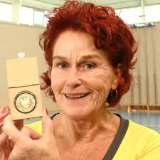 Eine ausgezeichnete Vorturnerin: Ehrenmedaille des Landtags Brandenburg für Brigitte  Richter aus Neuholland