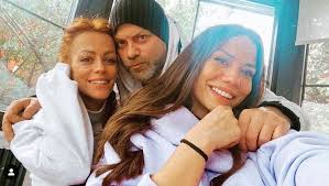 Son zamanların gözde oyuncularından demet özdemir sevgilisi kim ? Demet Ozdemir S Family Secrets Why Are Siblings Not Alike