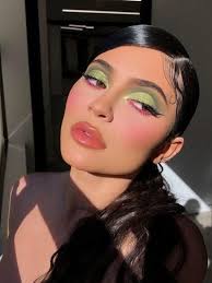 Crush Creme Lipstick In 2020 Aesthetic Makeup Artistry Makeup Green Makeup