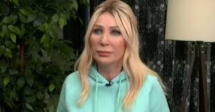 Her gün pilates ve yüz yogası yaparak güzelliğini koruduğunu belirten sayan, 27 haziran'da. Seda Sayan Canli Yayinda Estetik Operasyonu Gecirmisti Makyajsiz Haliyle Soke Etti Seda Sayan Kac Yasinda Galeri Takvim