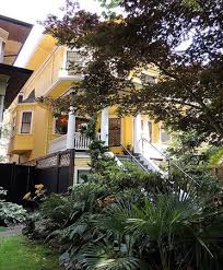 Gardens, parks and green spaces can be found all around vancouver, further enhancing its a huge glass bubble dome (officially a triodetic dome) the conservatory houses more than 500 plants, with an. Barclay House In Vancouver S West End Vancouver Bc Picture Of Barclay House Bed And Breakfast Vancouver Tripadvisor