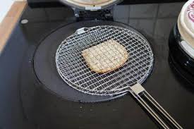 Bread toaster atau alat pemanggang roti adalah alat yang berfungsi untuk membuat roti panggang. Cara Menggunakan Pemanggang Roti Di Rumah Dengan Benar
