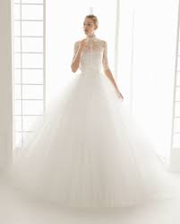 Un esempio di abito per la sposa semplice è quello a sottoveste che proprio per questo appare molto sensuale e chic e che si presta soprattutto per le. Abito Da Sposa 2016 Rosa Clara E I Nuovi Modelli Romantici