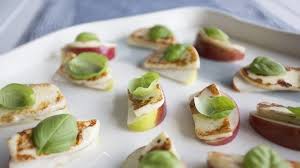 Canapes De Pomme Au Halloumi Recipe Healthy Eating Snacks Finger Food Appetizers Food