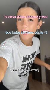 Aaron Albores Se Besa Con Un Hombre