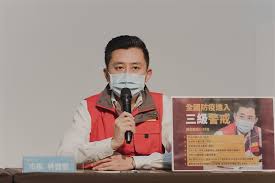 本土疫情升溫，指揮中心在昨天（19 日）宣布，全台各縣市都升級為三級警戒，也就是外出需要全程配戴口罩，各縣市首長也嚴厲表示，現在已經沒有規勸期，現在是執法期，只要違反規定就是開罰，若未戴口罩可以依照《傳染病防治法 》第 70 條開罰 3 千至 1 萬 5 千元，不論是雙北市或高雄市都. Bo1tnfzszmiuam