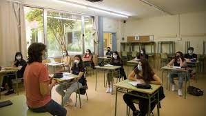 To establish or invest (someone) in an office or position. Aalumnos De Selectividad Vuelven Al Instituto Estudiando Desde Casa Bajo El Nivel De Golpe