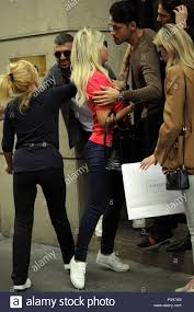 December 10, 1986 place of birth: Mailand Wanda Nara Shopping Von Balmain Vor Dem Derby Wanda Nara Vor Dem Derby Gibt Einen Nachmittag Zum Einkaufen In Der Innenstadt Hier Kommt Sie Von Der Boutique Balmain In Die Via