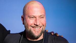  Le Roi De L Embrouille Francois Damiens Annonce Le Retour De Ses Cameras Cachees Et Livre Quelques Details Soirmag