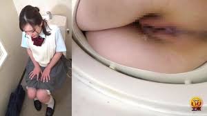 女子校生洋式トイレ放尿・・ジョボジョボ～・・・ピチャピチャ～・・「はぁ～っ」 - 女のおしっこ・放尿エロ動画MATOME