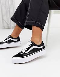 Unisex old skool skate shoes, comfortable and durable canvas upper and padded tongue and signature vans rubber waffle outsole 5.0 out of 5 stars 7 $79.13 $ 79. Vans Old Skool Sneaker Mit Plateausohle In Schwarz Asos