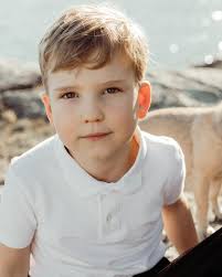 Happy International, families with 2 boys and a dog day! These special days  are sure getting specific. Saltspring, pumpkin patch and @jamielaurenphoto  💞