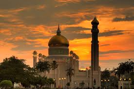 In 1952 sultan omar ali saifuddien worked for the implementation of the brunei written constitution as the foundation of governance and the achievement of independence from the united kingdom. Sultan Omar Ali Saifuddin Mosque A Photo From Brunei And Muara West Trekearth