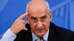On wednesday bolsonaro's chief of staff announced that the ministry's logistics chief, roberto ferreira dias the health ministry said the dismissal of dias had been decided on tuesday morning, without. Brasil Ministro Demitido No Meio De Suspeitas De Corrupcao