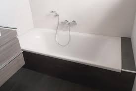Die badewanne sollte unbedingt durch zwei personen aufgestellt werden. Badewannen Ablage Mauern Diybook De