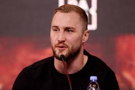 Wallin: "Usyk needs to be kept at a distance."