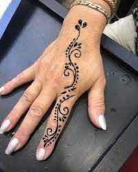 Entdecke rezepte, einrichtungsideen, stilinterpretationen und andere ideen zum ausprobieren. Gambar Henna Gelang Tangan Simple 754 Imej Corak Inai Terbaik Pada Tahun 2019 Corak T Henna Tattoo Hand Henna Tattoo Designs Hand Henna Tattoo Designs Simple