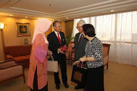 Join facebook to connect with kay roserina kassim and others you may know. President Tony Tan And His Wife Mrs Mary Tan Conversing With