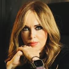 Barbara Lenzi's Instagram, Twitter & Facebook