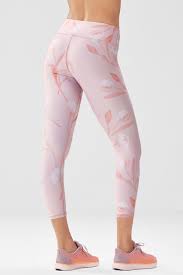 Meie sait on pühendatud puhta bbws seda, mida nad kõige paremini oskavad: Powerhold Print Capri Leggings Fabletics