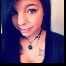 Nikki Durst's Instagram, Twitter & Facebook