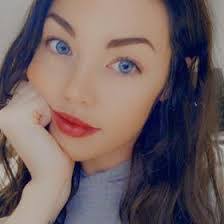 Holly Crow's Instagram, Twitter & Facebook