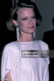 389 Shelley Hack Photos & High Res Pictures