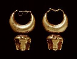 Ancient Egyptian Gold Earrings Crescent Moon And Ram S Head Ancient Egyptian Jewelry Egyptian Jewelry Egypt Jewelry